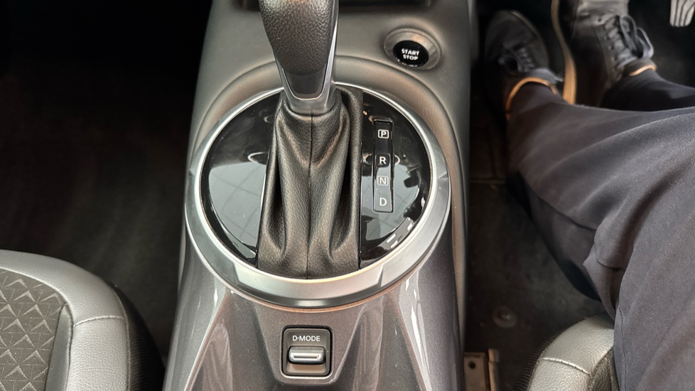 Nissan Juke 1.6 Hybrid N-Connecta 5dr Auto Hybrid Hatchback - Image 22