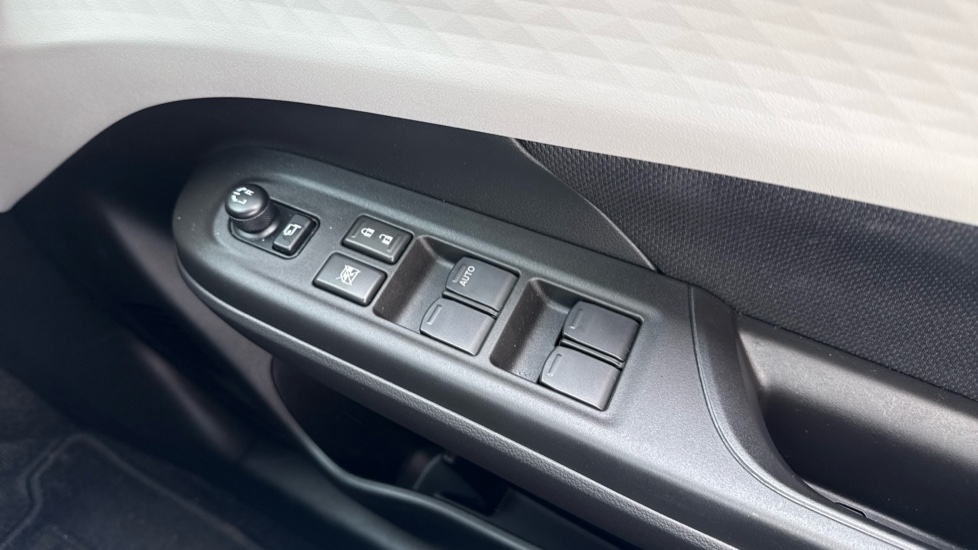 Suzuki Swift 1.2 Mild Hybrid Ultra ALLGRIP 5dr Petrol Hatchback - Image 36