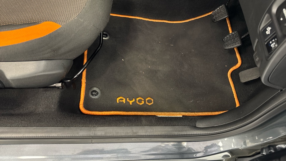 Toyota Aygo 1.0 VVT-i JBL Edition 5dr Petrol Hatchback - Image 23