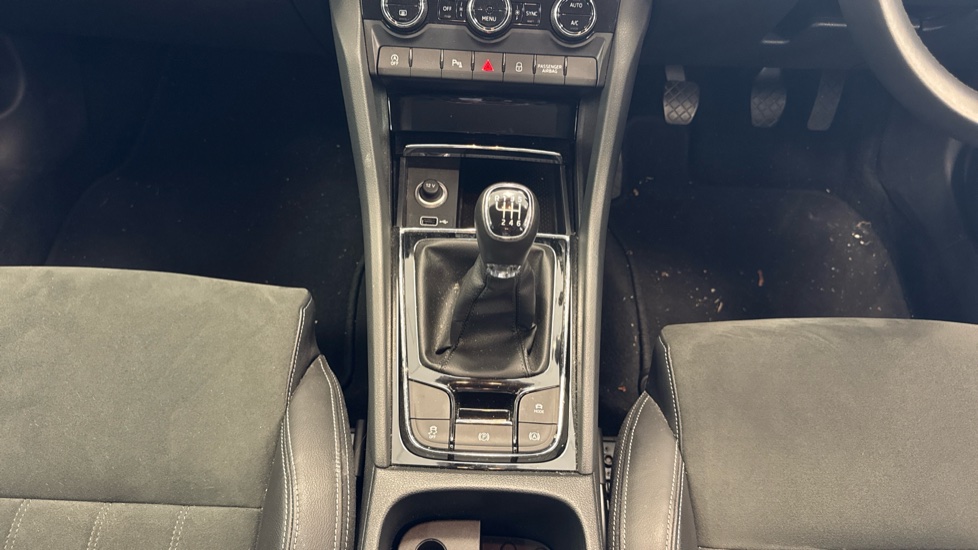 Skoda Karoq 1.5 TSI SE L 5dr Petrol Estate - Image 13