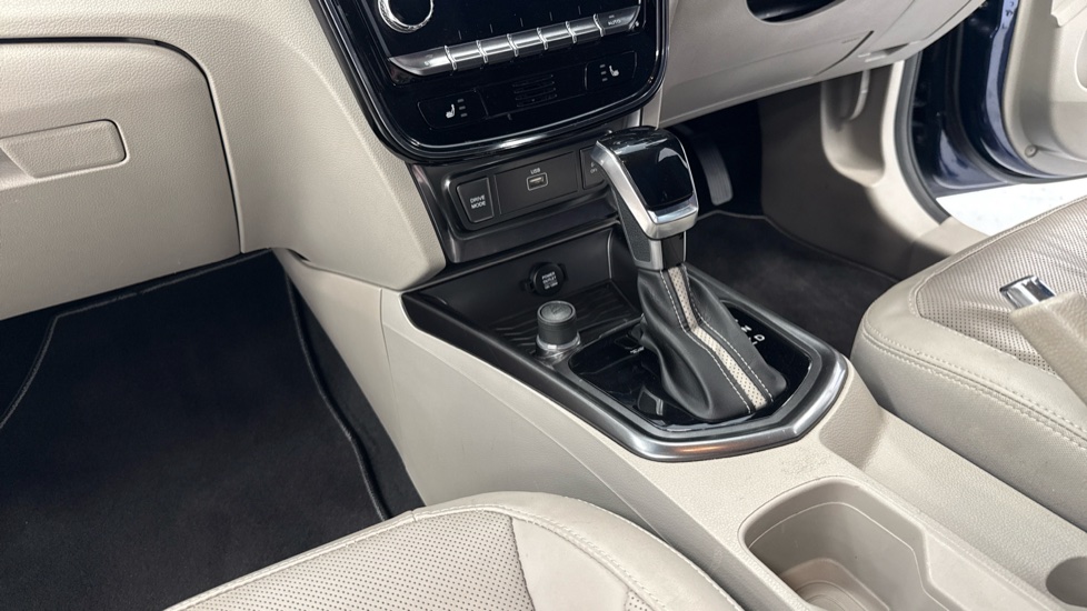 Ssangyong Tivoli 1.5P Ultimate Auto 5dr Petrol Hatchback - Image 13