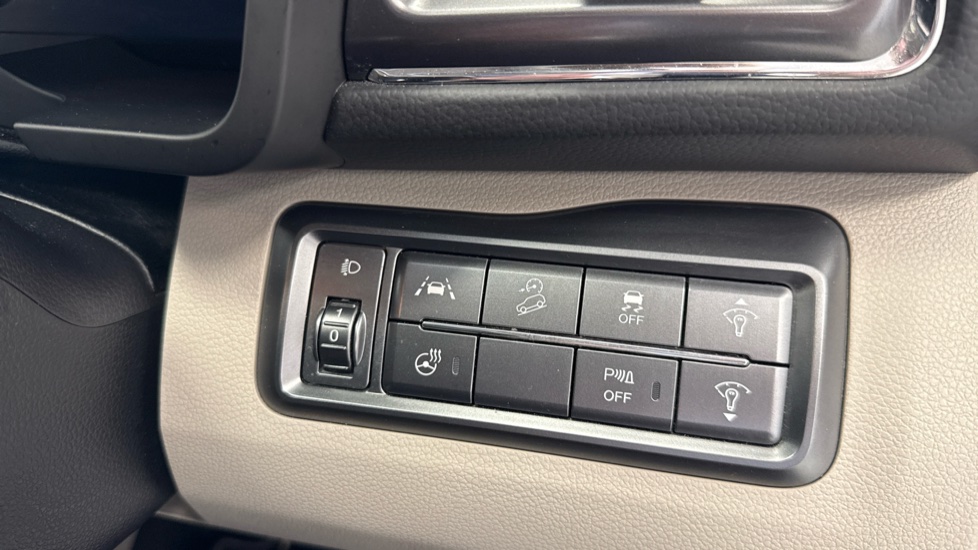 Ssangyong Tivoli 1.5P Ultimate Auto 5dr Petrol Hatchback - Image 25