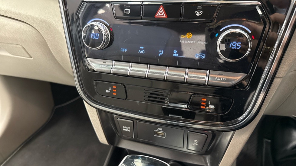 Ssangyong Tivoli 1.5P Ultimate Auto 5dr Petrol Hatchback - Image 27