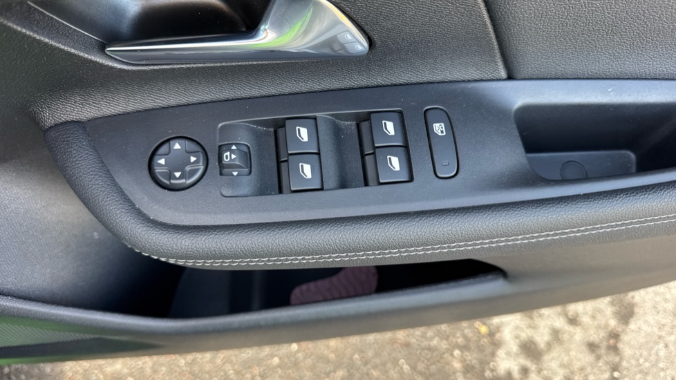 Vauxhall Mokka 1.2 Turbo 136 Ultimate 5dr Petrol Hatchback - Image 29