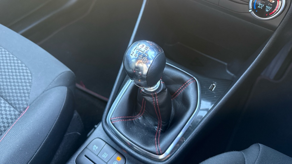 Ford Fiesta 1.0 EcoBoost 125 ST-Line Edition 5dr Petrol Hatchback - Image 31