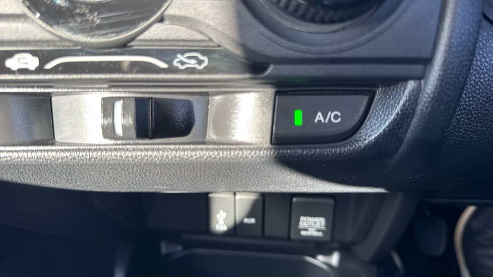 Honda Jazz 1.3 i-VTEC S 5dr Petrol Hatchback - Image 24