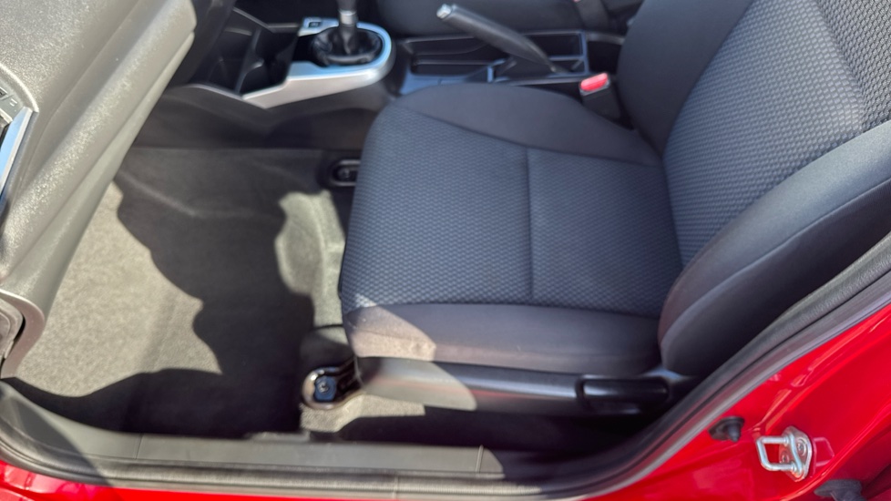 Honda Jazz 1.3 i-VTEC S 5dr Petrol Hatchback - Image 39