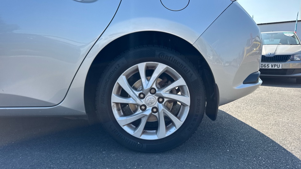 Toyota Auris 1.8 Hybrid Business Edition TSS 5dr CVT Hybrid Hatchback - Image 7