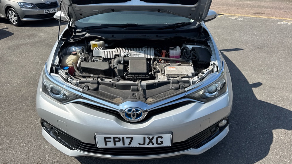 Toyota Auris 1.8 Hybrid Business Edition TSS 5dr CVT Hybrid Hatchback - Image 8
