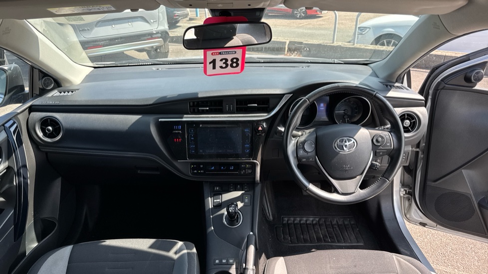 Toyota Auris 1.8 Hybrid Business Edition TSS 5dr CVT Hybrid Hatchback - Image 10