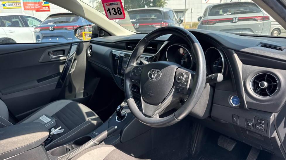 Toyota Auris 1.8 Hybrid Business Edition TSS 5dr CVT Hybrid Hatchback - Image 11