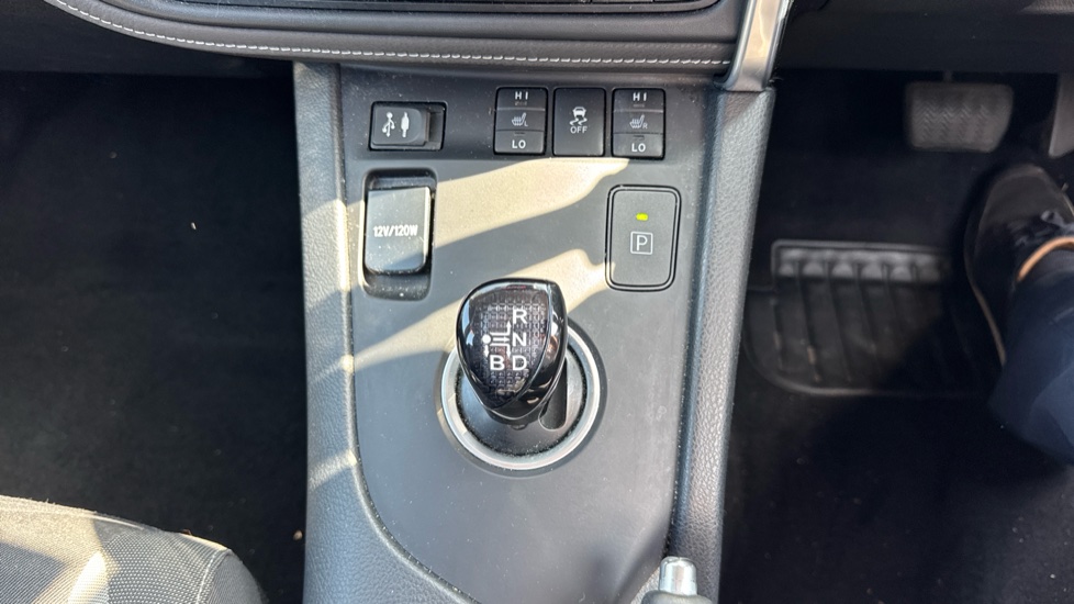 Toyota Auris 1.8 Hybrid Business Edition TSS 5dr CVT Hybrid Hatchback - Image 13