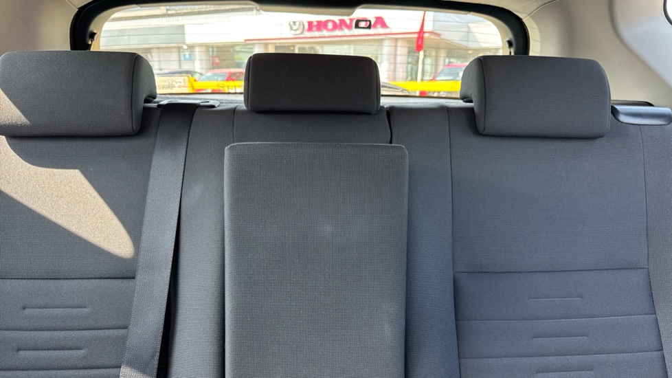 Toyota Auris 1.8 Hybrid Business Edition TSS 5dr CVT Hybrid Hatchback - Image 15