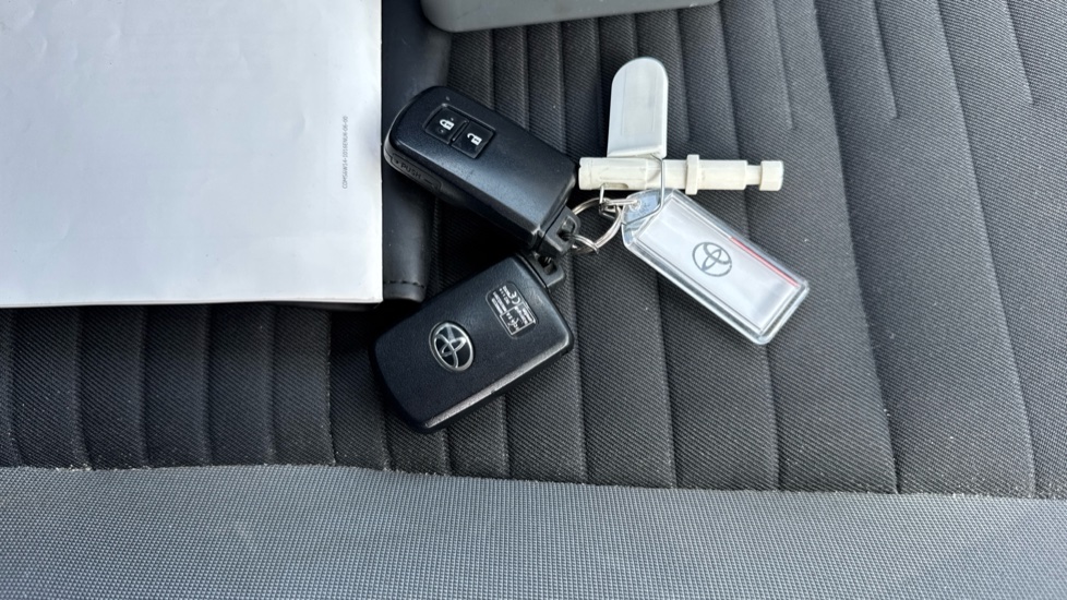 Toyota Auris 1.8 Hybrid Business Edition TSS 5dr CVT Hybrid Hatchback - Image 20