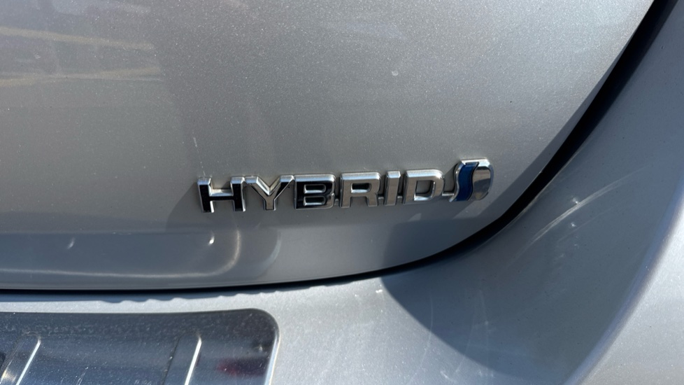 Toyota Auris 1.8 Hybrid Business Edition TSS 5dr CVT Hybrid Hatchback - Image 21