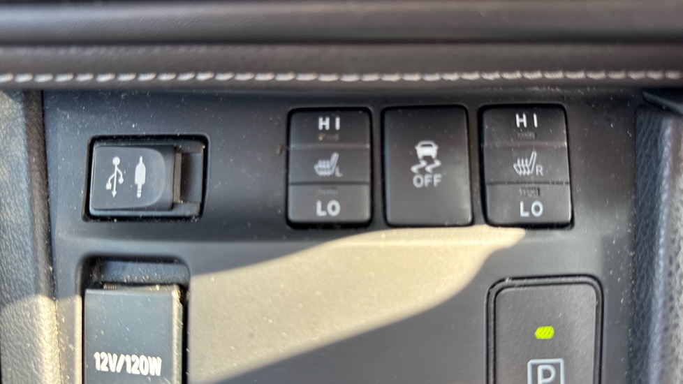 Toyota Auris 1.8 Hybrid Business Edition TSS 5dr CVT Hybrid Hatchback - Image 24