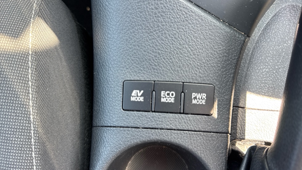 Toyota Auris 1.8 Hybrid Business Edition TSS 5dr CVT Hybrid Hatchback - Image 25