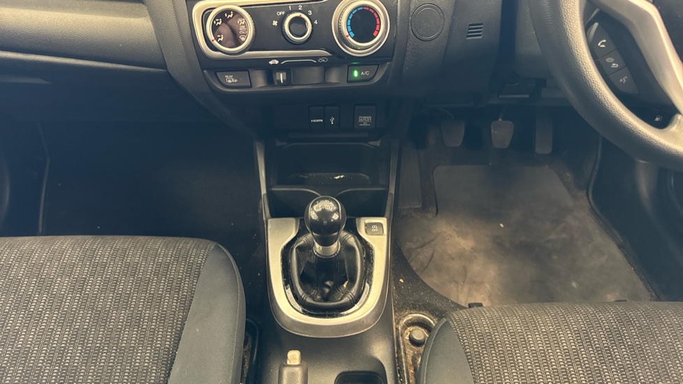 Honda Jazz 1.3 SE Navi 5dr Petrol Hatchback - Image 13