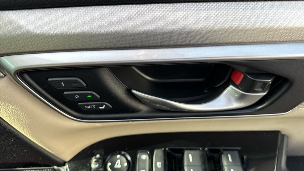 Honda CR-V 2.0 i-MMD Hybrid EX 5dr eCVT Hybrid Estate - Image 33