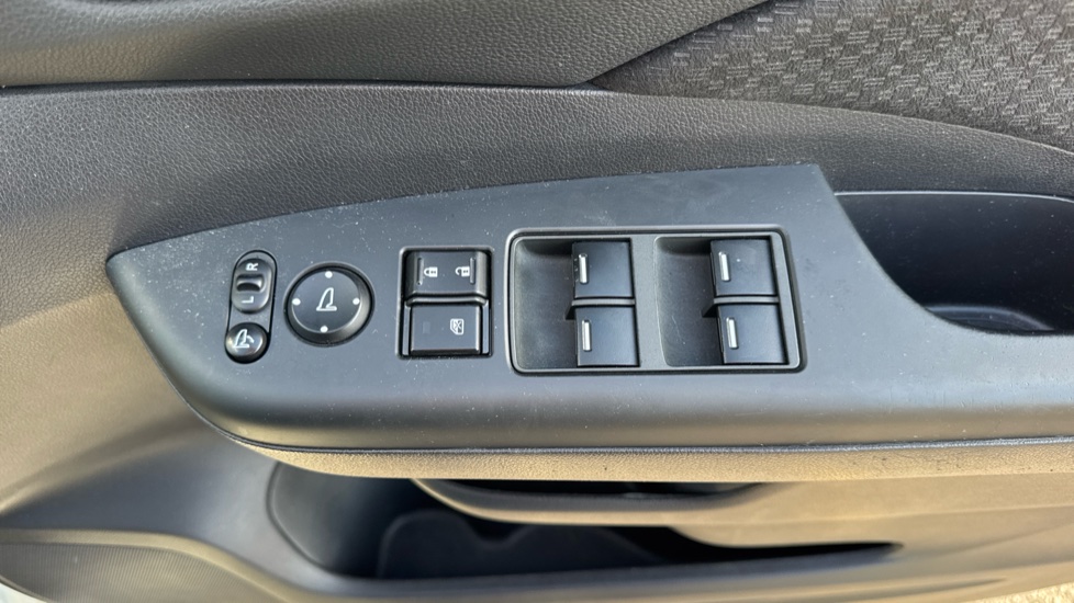 Honda CR-V 2.0 i-VTEC SE Plus 5dr Auto [Nav] Petrol Estate - Image 33