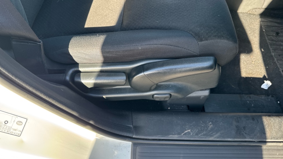 Honda CR-V 2.0 i-VTEC SE Plus 5dr Auto [Nav] Petrol Estate - Image 34
