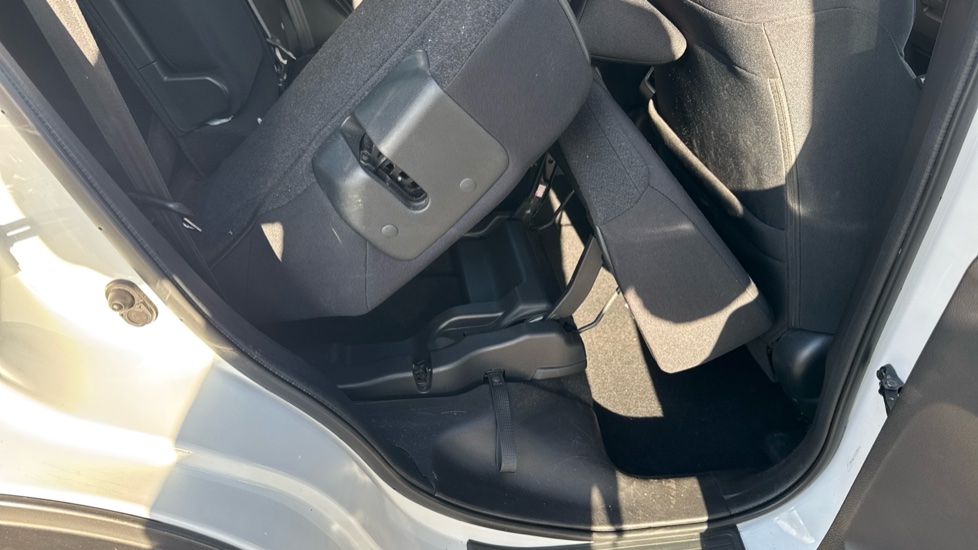 Honda CR-V 2.0 i-VTEC SE Plus 5dr Auto [Nav] Petrol Estate - Image 35