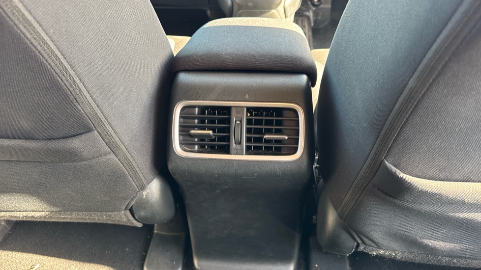 Honda CR-V 2.0 i-VTEC SE Plus 5dr Auto [Nav] Petrol Estate - Image 37