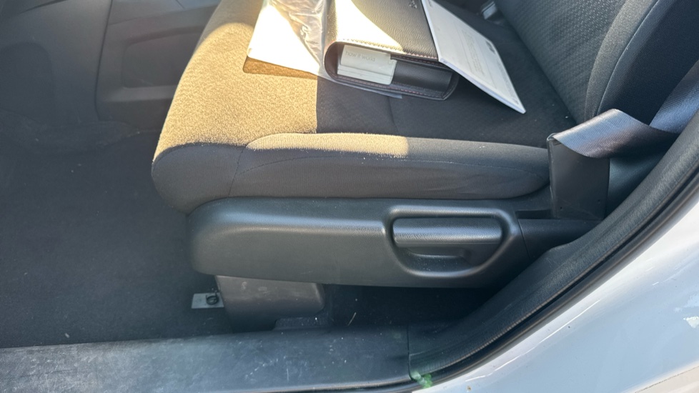 Honda CR-V 2.0 i-VTEC SE Plus 5dr Auto [Nav] Petrol Estate - Image 47