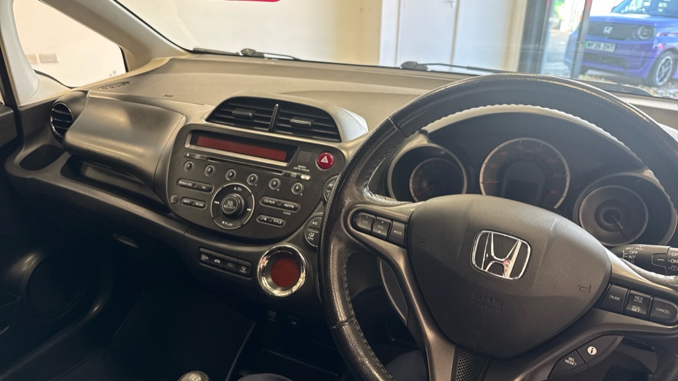 Honda Jazz 1.4 i-VTEC ES Plus 5dr Petrol Hatchback - Image 14