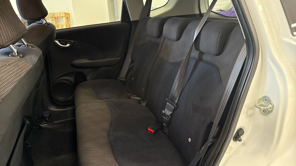 Honda Jazz 1.4 i-VTEC ES Plus 5dr Petrol Hatchback - Image 16