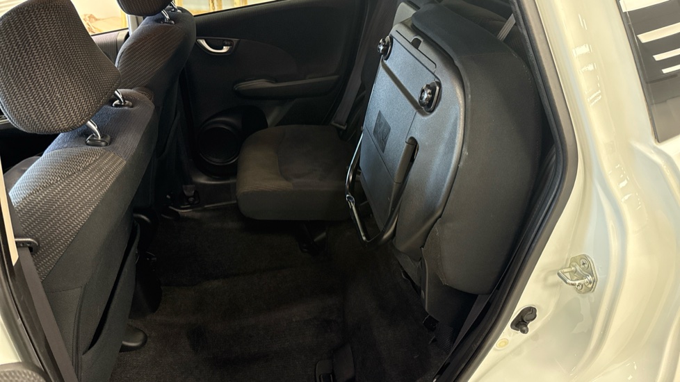 Honda Jazz 1.4 i-VTEC ES Plus 5dr Petrol Hatchback - Image 21