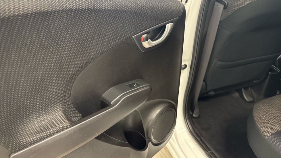 Honda Jazz 1.4 i-VTEC ES Plus 5dr Petrol Hatchback - Image 22