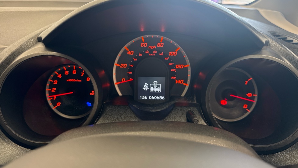 Honda Jazz 1.4 i-VTEC ES Plus 5dr Petrol Hatchback - Image 29