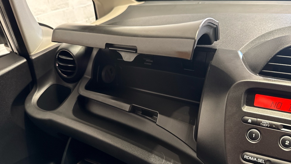 Honda Jazz 1.4 i-VTEC ES Plus 5dr Petrol Hatchback - Image 39