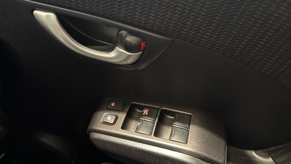 Honda Jazz 1.4 i-VTEC ES Plus 5dr Petrol Hatchback - Image 40