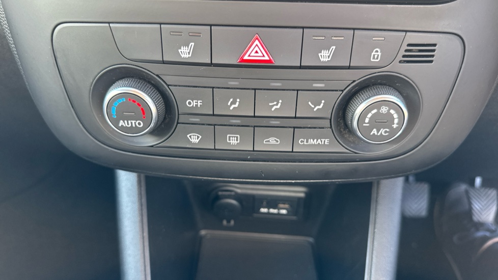 Kia Venga 1.6 CRDi ISG 3 5dr Diesel Hatchback - Image 22