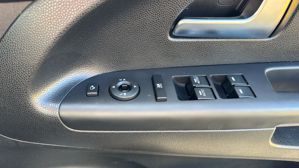 Kia Venga 1.6 CRDi ISG 3 5dr Diesel Hatchback - Image 27