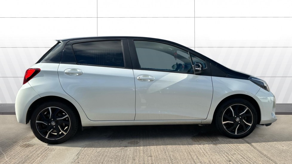 Toyota Yaris 1.33 VVT-i Design 5dr CVT Petrol Hatchback - Image 5