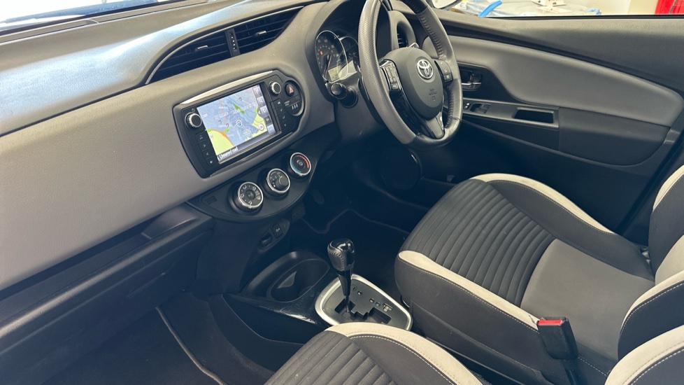 Toyota Yaris 1.33 VVT-i Design 5dr CVT Petrol Hatchback - Image 9