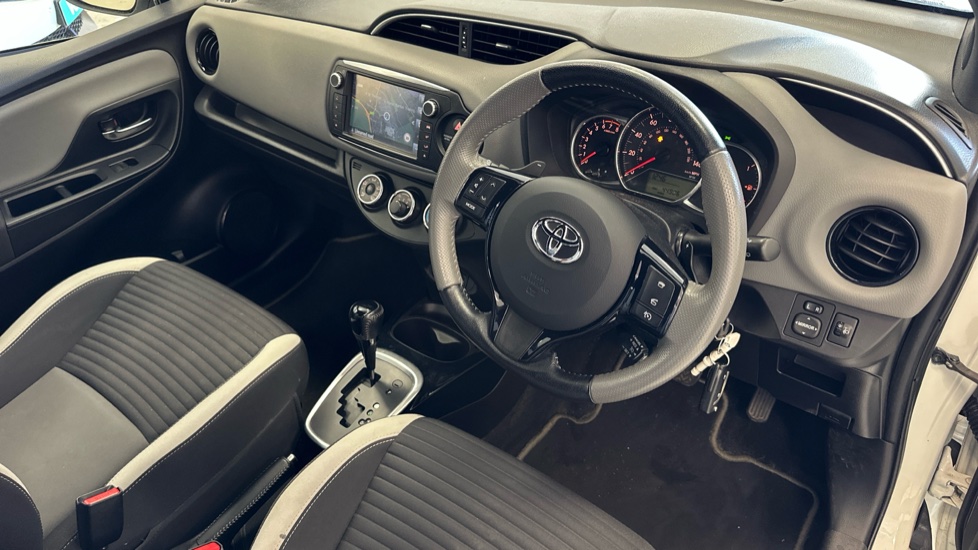 Toyota Yaris 1.33 VVT-i Design 5dr CVT Petrol Hatchback - Image 11