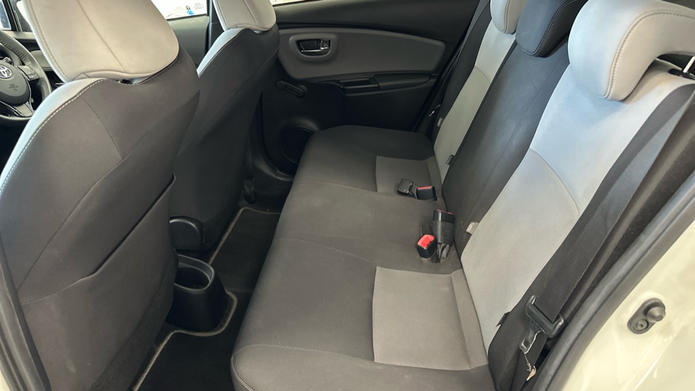 Toyota Yaris 1.33 VVT-i Design 5dr CVT Petrol Hatchback - Image 16