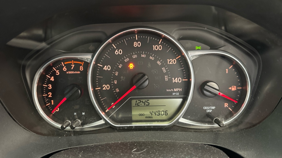 Toyota Yaris 1.33 VVT-i Design 5dr CVT Petrol Hatchback - Image 18