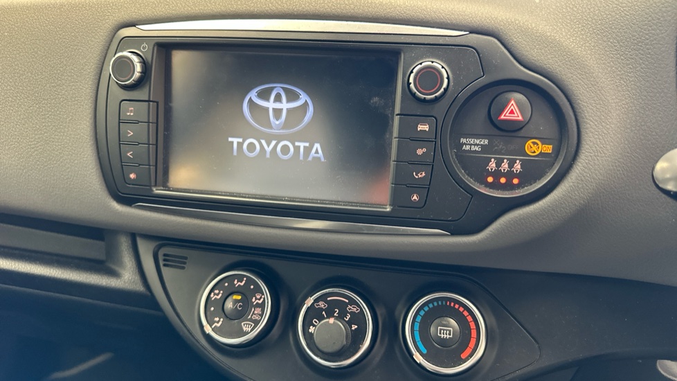 Toyota Yaris 1.33 VVT-i Design 5dr CVT Petrol Hatchback - Image 21
