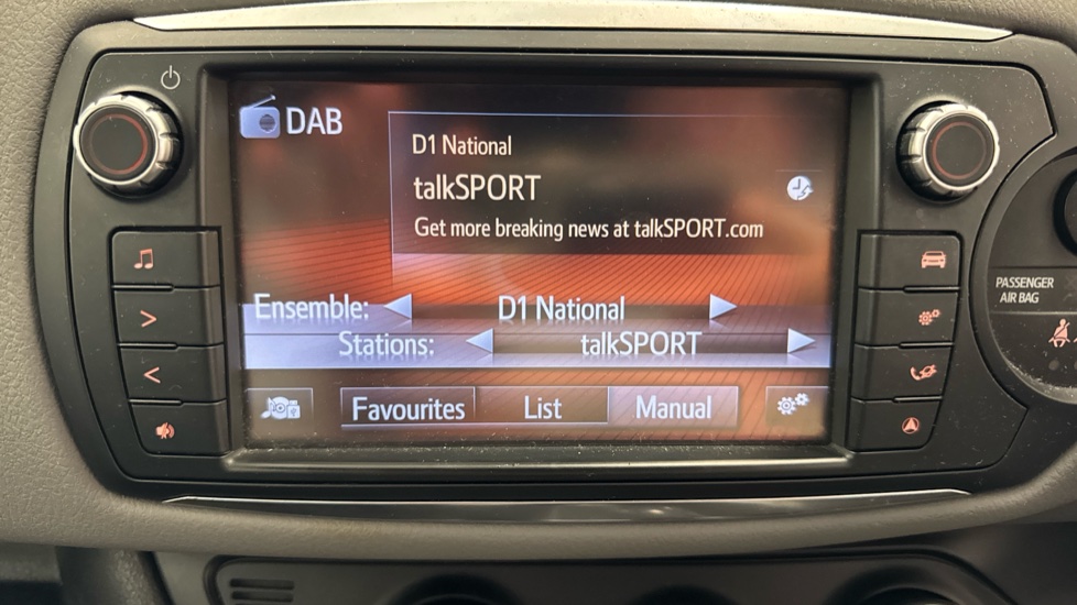 Toyota Yaris 1.33 VVT-i Design 5dr CVT Petrol Hatchback - Image 42