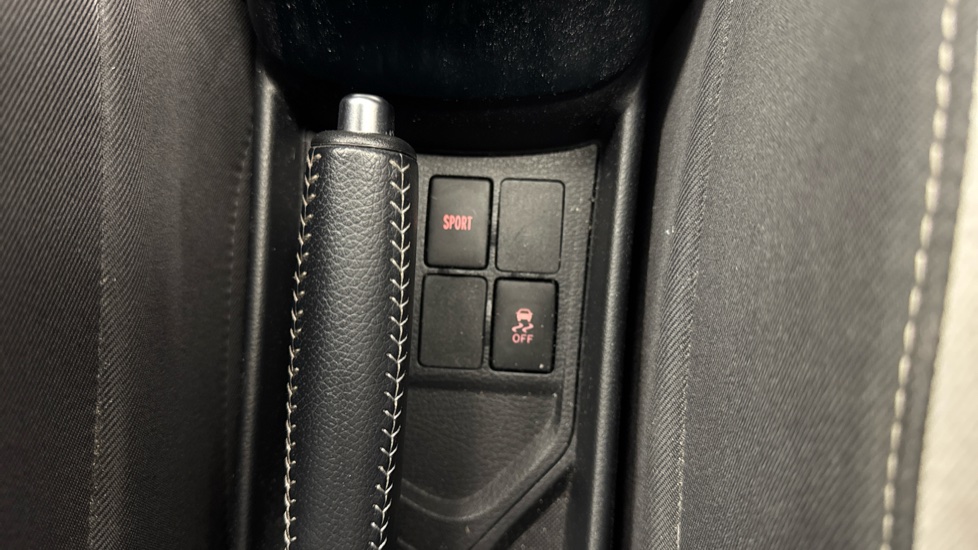 Toyota Yaris 1.33 VVT-i Design 5dr CVT Petrol Hatchback - Image 44