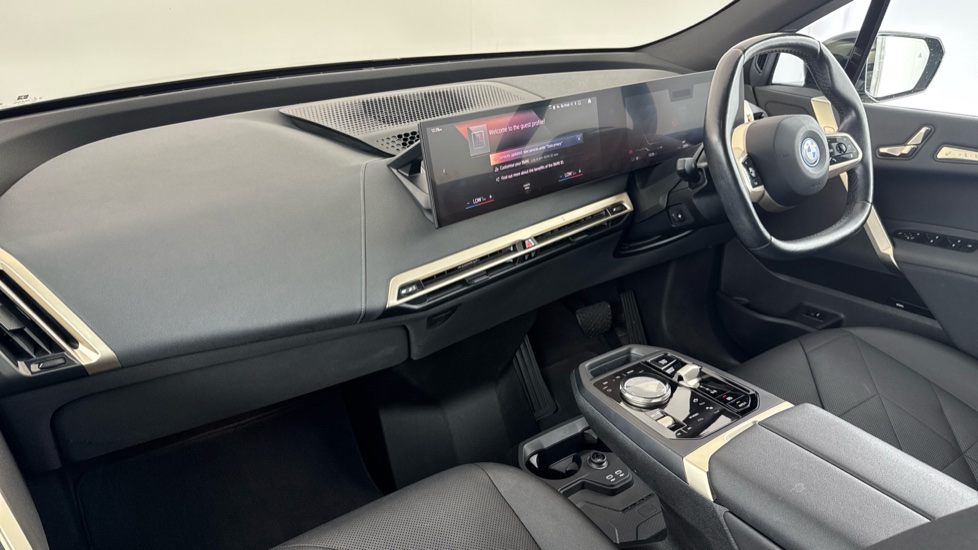 BMW iX 240kW xDrive40 M Sport 76.6kWh 5dr Auto Electric Estate - Image 7