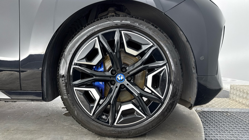 BMW iX 240kW xDrive40 M Sport 76.6kWh 5dr Auto Electric Estate - Image 14