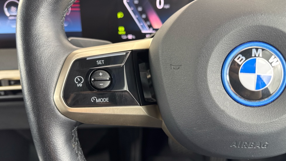 BMW iX 240kW xDrive40 M Sport 76.6kWh 5dr Auto Electric Estate - Image 17