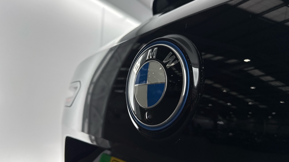 BMW iX 240kW xDrive40 M Sport 76.6kWh 5dr Auto Electric Estate - Image 25