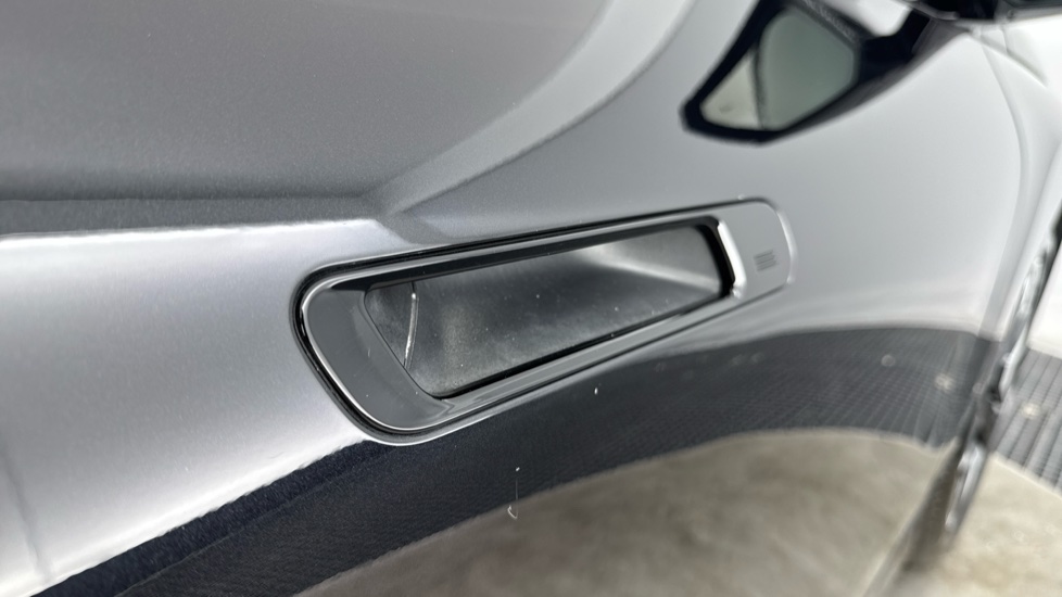 BMW iX 240kW xDrive40 M Sport 76.6kWh 5dr Auto Electric Estate - Image 30